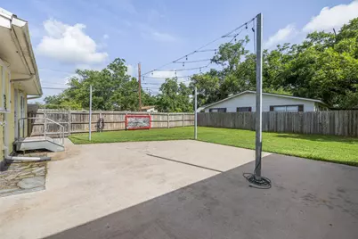 401 Bowie Street, Hallettsville, TX 77964 - Photo 39