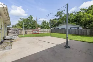 401 Bowie St, Hallettsville, TX 77964 - Photo 39