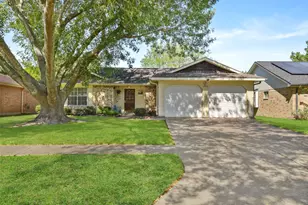 2816 Pickett Dr, League City, TX 77573 - Photo 3