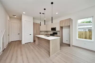 431 Neyland Street, Houston, TX 77022 - Photo 5
