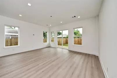 431 Neyland Street, Houston, TX 77022 - Photo 13