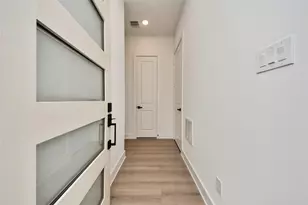 431 Neyland St, Houston, TX 77022 - Photo 3