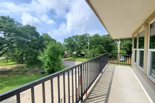 501 E Davis St, Conroe, TX 77301 - Photo 1