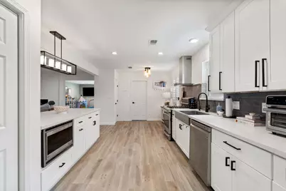 10619 Cranbrook Road, Houston, TX 77042 - Photo 13