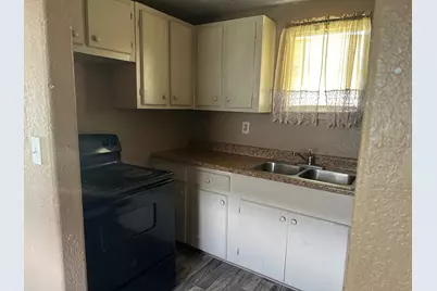 310 S Avenue D, Freeport, TX 77541 - Photo 5