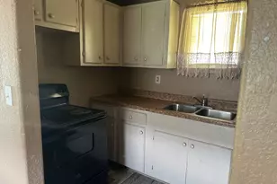 310 S Avenue D, Freeport, TX 77541 - Photo 5
