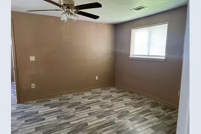 310 S Avenue D, Freeport, TX 77541 - Photo 9