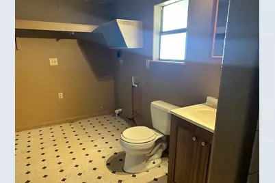 310 S Avenue D, Freeport, TX 77541 - Photo 7