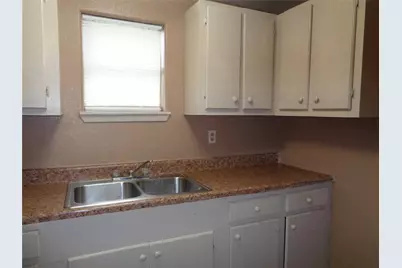 310 S Avenue D, Freeport, TX 77541 - Photo 3