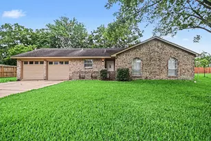 1917 Coupland Dr, La Porte, TX 77571 - Photo 1