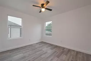 9005 Hilda St, Houston, TX 77033 - Photo 9
