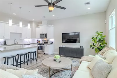 240 Julia Street #D, Houston, TX 77022 - Photo 3