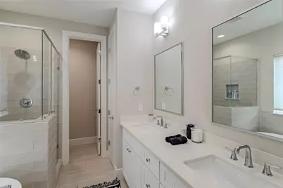 240 Julia Street #D, Houston, TX 77022 - Photo 11