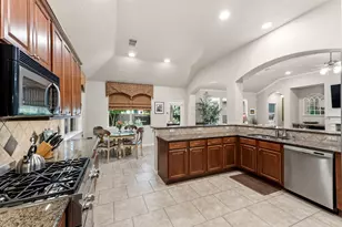 130 N Archwyck Cir, The Woodlands, TX 77382 - Photo 11