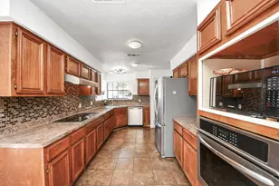 4712 Country Club View, Baytown, TX 77521 - Photo 19