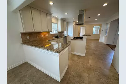 8522 Westview Drive, Houston, TX 77055 - Photo 7