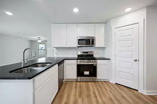 1200 Haverford Ln, Dayton, TX 77535 - Photo 9