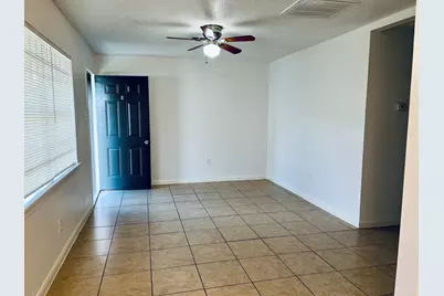 5136 Mallow Street #B, Houston, TX 77033 - Photo 11