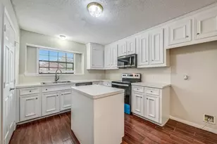 206 Live Oak Ln, Friendswood, TX 77546 - Photo 11