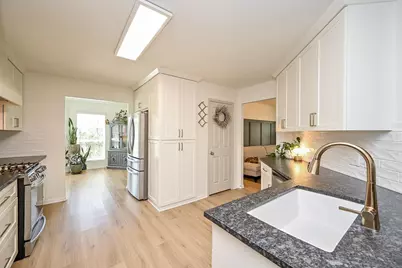 9889 Hyacinth Way, Conroe, TX 77385 - Photo 5