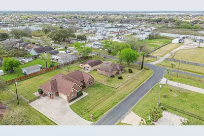 1925 42nd Avenue N, Texas City, TX 77590 - Photo 9