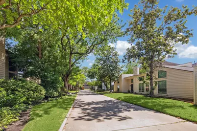 7703 Bobbitt Lane #D, Houston, TX 77055 - Photo 27
