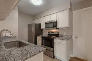 2402 Sycamore Ave, Huntsville, TX 77340 - Photo 11