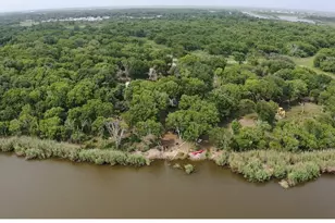 2225 Johnson Dr, Oyster Creek, TX 77541 - Photo 1