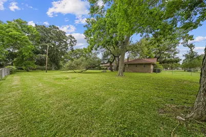 1655 E South Street, Alvin, TX 77511 - Photo 33