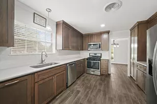 1655 E South St, Alvin, TX 77511 - Photo 25