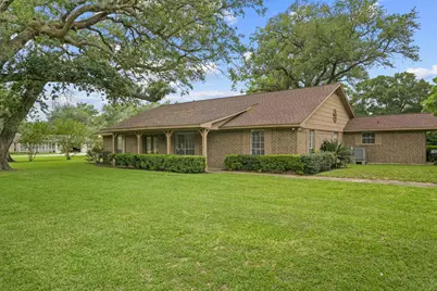 1655 E South Street, Alvin, TX 77511 - Photo 1