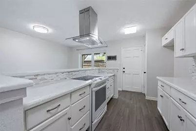 11805 Southlake Drive, Houston, TX 77077 - Photo 7