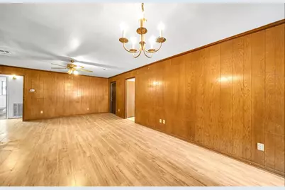 8447 Sterlingshire Street, Houston, TX 77078 - Photo 11