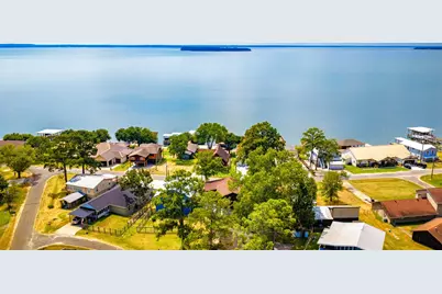 419 W Lake Shore Dr, Livingston, TX 77351 - Photo 1