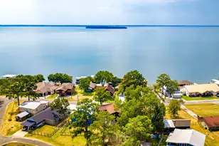 419 W Lake Shore Dr, Livingston, TX 77351 - Photo 1