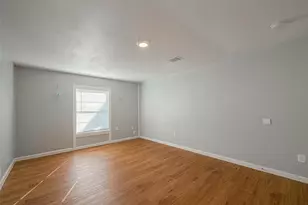 5619 Willow Glen Dr, Houston, TX 77033 - Photo 13