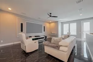 5919 E Post Oak Ln, Houston, TX 77055 - Photo 17