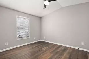 2222 N Austin Ave, Pearland, TX 77581 - Photo 17