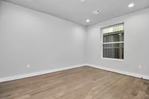 1320 Eberhard St, Houston, TX 77019 - Photo 7