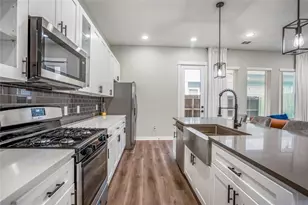 8474 Berry Green Ln, Houston, TX 77022 - Photo 3
