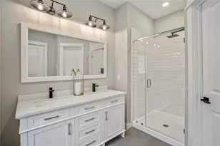 8474 Berry Green Ln, Houston, TX 77022 - Photo 11
