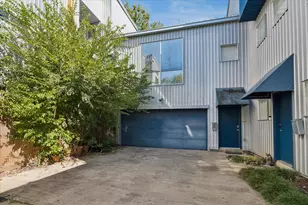 2009 Mason St, Houston, TX 77006 - Photo 3