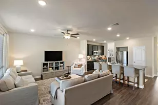 1310 Kingsgate Dr, Bryan, TX 77807 - Photo 5