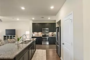 1310 Kingsgate Dr, Bryan, TX 77807 - Photo 9