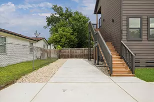 801 E 32nd 1/2 St, Houston, TX 77022 - Photo 33