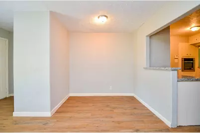 5405 Southlea Street, Houston, TX 77033 - Photo 9