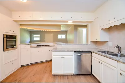 5405 Southlea Street, Houston, TX 77033 - Photo 13