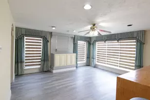 12430 Brook Meadows Ln, Stafford, TX 77477 - Photo 9