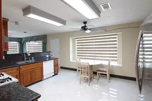 12430 Brook Meadows Ln, Stafford, TX 77477 - Photo 7