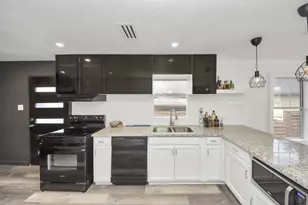 824 Wilkes St, Houston, TX 77009 - Photo 5